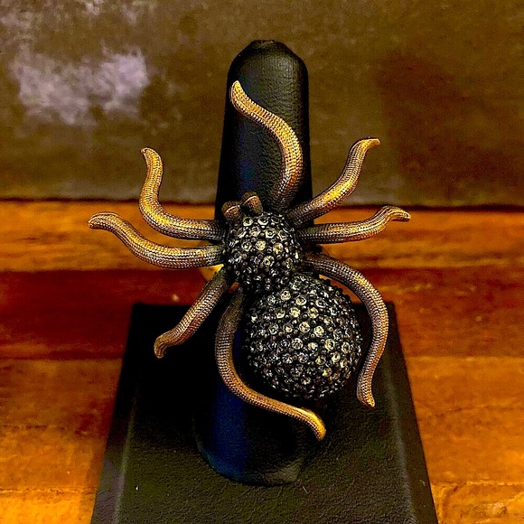 V. RARE 90's Linda Levinson Matte Gold, Rhinestone & Garnet Spider Ring, signed. - Picture 2 of 11